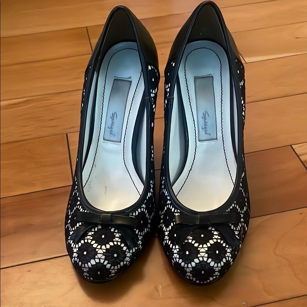 Spiegel dress pumps - black lace over cream satin